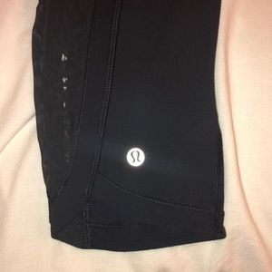 LULULEMON Cropped Black Leggings with Mesh